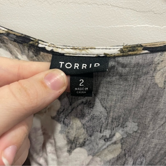 Torrid Stretch Challis Lace-Up Back Top Size 2 Button Front - Picture 5 of 10